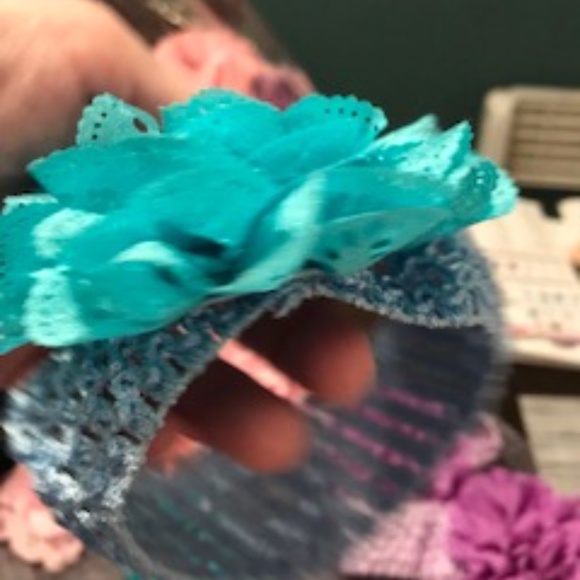 Stretchy BIG flower headband - Picture 3 of 3